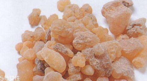 乳香纯露的功效和作用点,乳香纯露的功效及作用