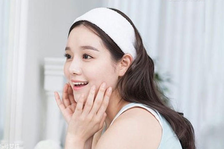 面霜什么季节用,秋冬季节用面霜的必要性