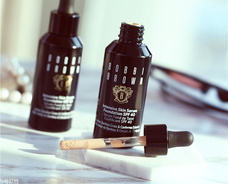 芭比朗波 虫草粉底色号,芭比波朗密集修护菁华粉底液和虫草