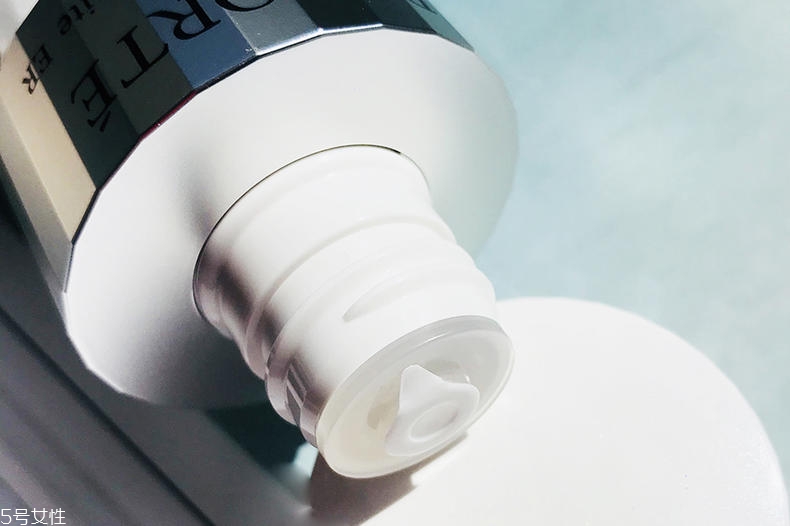 黛珂焕白水乳真的能白吗,黛珂焕白水乳好用吗