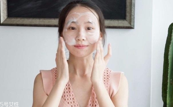 睡午觉卸妆吗,午睡要不要卸妆睡觉?