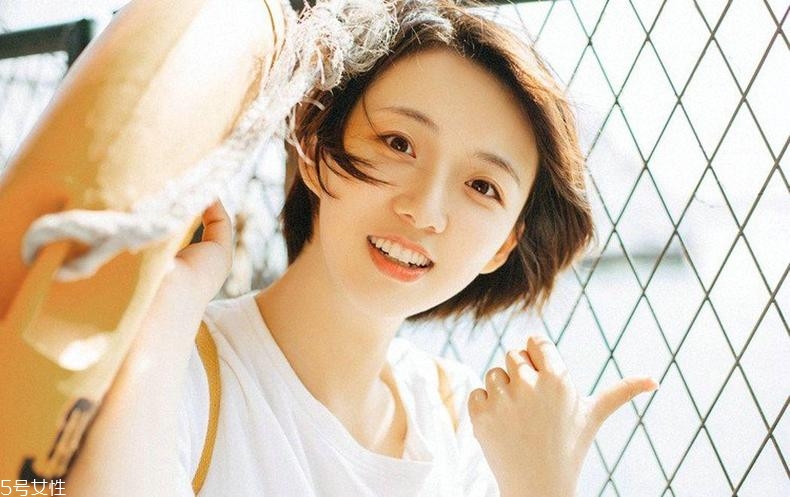 化妆水用在哪一步,化妆水怎么用才正确方法 化妆水用在哪一步,化妆水怎么用才正确方法