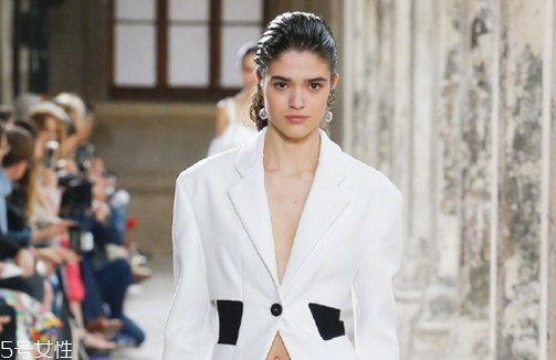 保湿和补水的区别是什么?,护肤品补水和保湿的区别 保湿和补水的区别是什么?,护肤品补水和保湿的区别