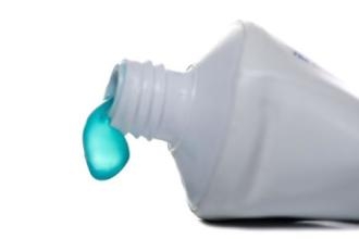 牙膏去黑头的方法,牙膏去除黑头小妙招