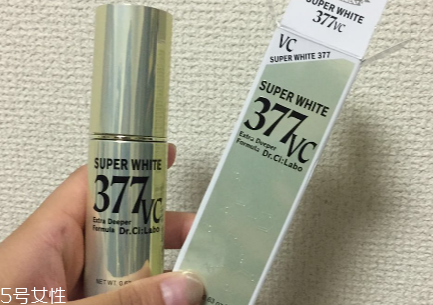 涂抹精华液的正确方法,涂精华液之前要涂什么 涂抹精华液的正确方法,涂精华液之前要涂什么