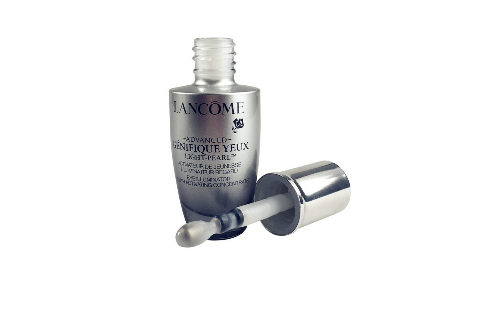 水和肌底液哪个先用,肌底液和爽肤水哪个先用