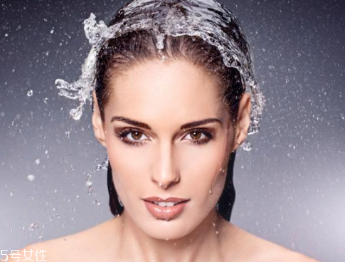 洗发水能不能当沐浴露用,洗发水能当沐浴露用吗