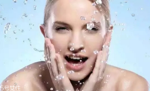 早上用洗面奶洗脸的好处,早晚洗面奶洗脸的好处