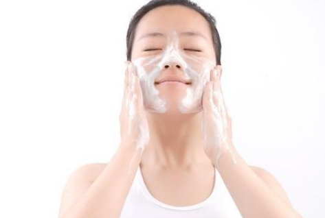 氨基酸洗面奶不起泡怎么办,氨基酸洗面奶不起泡泡是正常的吗