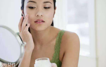 椰子油的用途有哪些,椰子油是干什么用的 椰子油的用途有哪些,椰子油是干什么用的