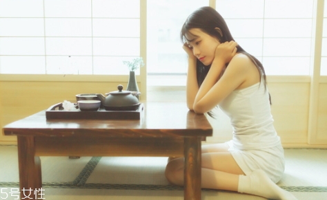 乳液能抹在眼周围吗,乳液可以涂抹在眼周吗