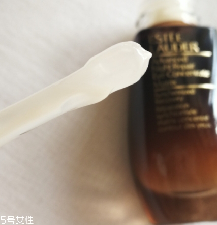 雅诗兰黛精华怎么用,雅诗兰黛精华液使用步骤 雅诗兰黛精华怎么用,雅诗兰黛精华液使用步骤