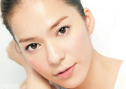 什么牌子的唇膏滋润效果好,润唇膏哪个牌子好用又健康