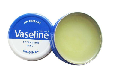 凡士林唇膏使用步骤,凡士林唇膏正确使用方法