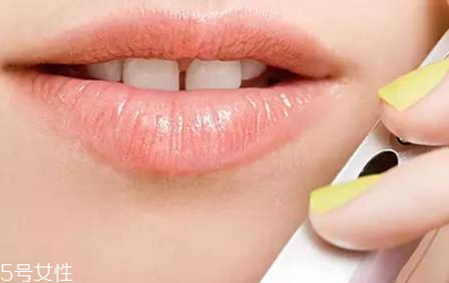 涂唇膏可以淡化唇纹吗,润唇膏可以淡化唇纹吗 涂唇膏可以淡化唇纹吗,润唇膏可以淡化唇纹吗