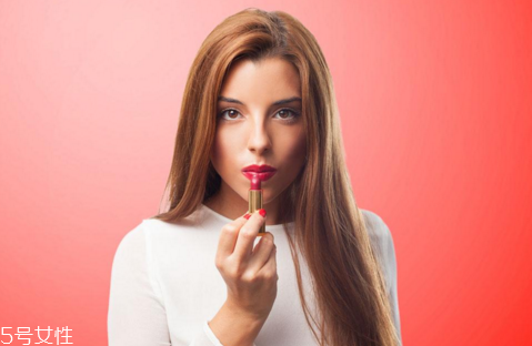 润唇的小妙招,如何滋润唇部 润唇的小妙招,如何滋润唇部