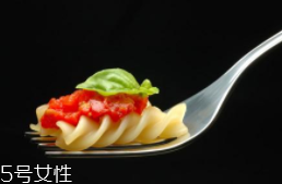 锌的重要性在于能促进胰岛素红细胞运输二氧化碳,锌的重要性