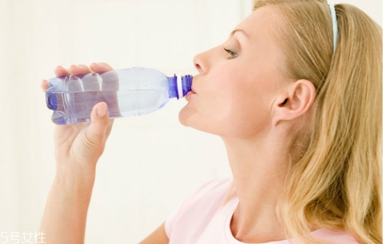 怎么变白皮肤简单有效学生,怎么变白皮肤简单有效学生女生