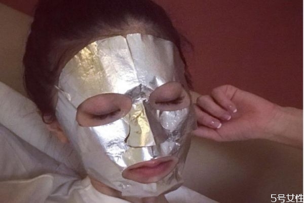 雅诗兰黛钢铁侠面膜需要洗吗,雅诗兰黛钢铁侠面膜要把上面的银膜撕掉吗