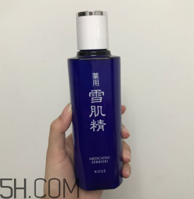 雪肌精化妆水经典和盈润哪个好,雪肌精化妆水怎么区分清爽和滋润