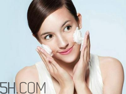 洗面奶卸妆的坏处,用洗面奶卸妆的危害