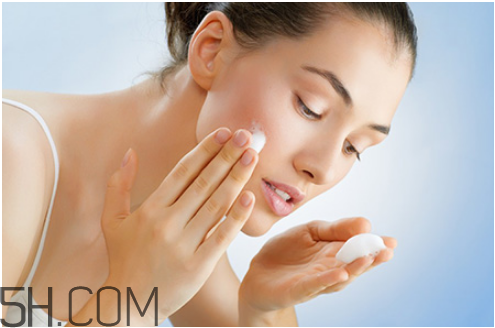 什么牌子的洗面奶卸妆效果好,卸妆用什么最好最干净 什么牌子的洗面奶卸妆效果好,卸妆用什么最好最干净