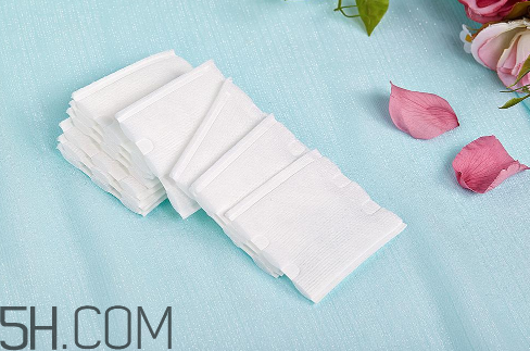 卸妆一定要用卸妆棉吗?用纸巾可以吗?,卸妆一定要用卸妆棉吗纸巾不行吗