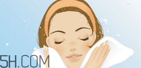 用洗面奶洗脸后脸发红,敷完面膜后脸痒是怎么回事