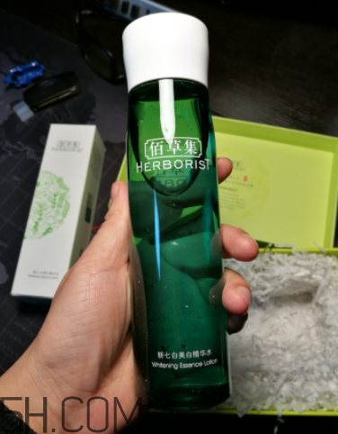 佰草集新七白美白精华水怎么样,佰草集新七白精华水和柔肤水