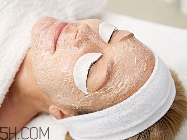 敷眼膜前要爽肤水吗,贴眼膜之前要涂爽肤水吗