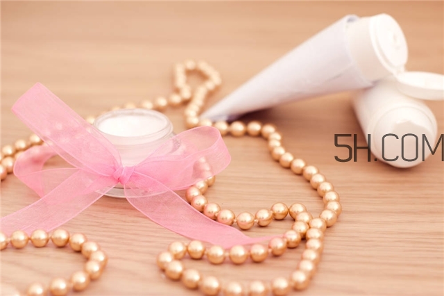 水乳放在冰箱效果好吗,水乳放冰箱好还是常温好