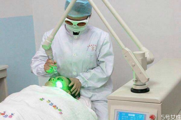 激光美容对人体的危害有哪些,激光美容对身体有害吗 激光美容对人体的危害有哪些,激光美容对身体有害吗