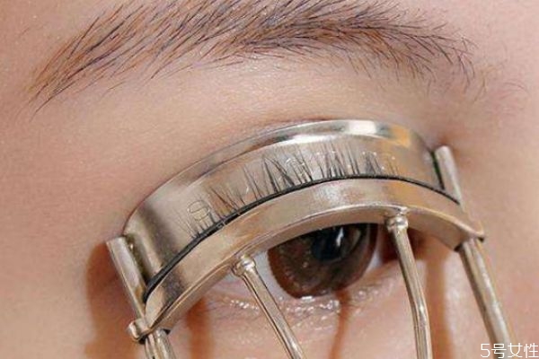 嫁接睫毛为什么总掉,嫁接睫毛掉的时候 真睫毛也会掉