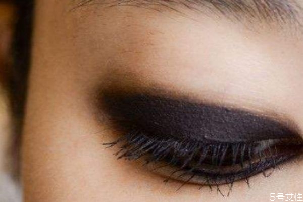 纹美瞳线对眼睛有伤害吗,纹美瞳线的危害