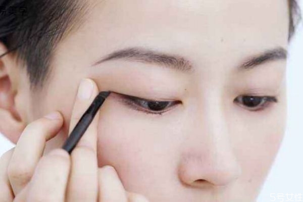 美瞳线为什么不能有小尾巴,美瞳线千万不要加小尾巴做了后悔