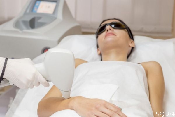 激光脱腋毛对身体有伤害吗,激光脱腋毛对身体有危害吗