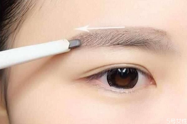 水雾眉和粉黛眉的区别哪个好,水雾眉和粉黛眉的区别