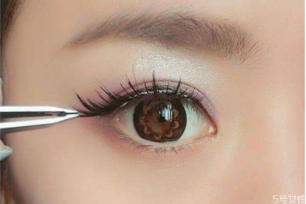 种睫毛当天能不能化妆,化了妆可以种睫毛吗