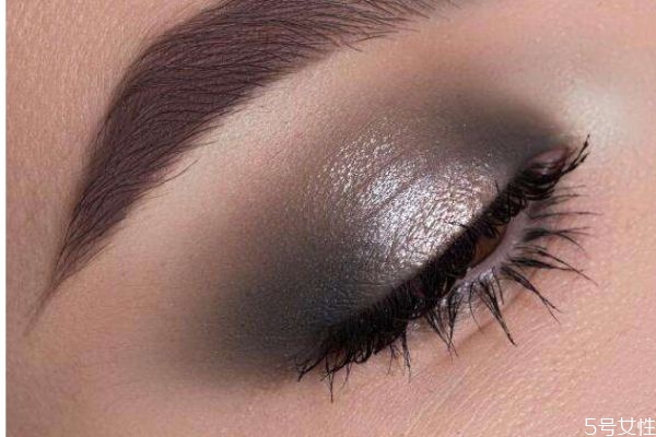 肿眼泡吸脂手术多久会恢复,肿泡眼抽脂多久能恢复