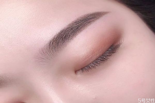 纹眉多久能擦bb霜吗,bb霜可以淡化纹的眉毛吗