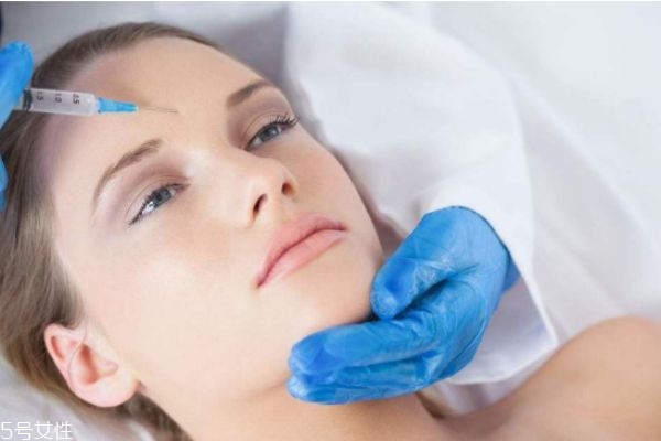 抬头纹打了除皱针眼睛一直肿,打了除皱针还有皱纹