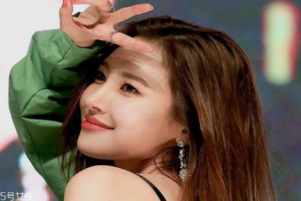 玻尿酸下巴可以捏吗,玻尿酸打下巴可以捏吗