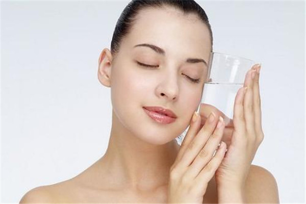 隆鼻后可以涂护肤品吗,假体隆鼻多久可以擦护肤品