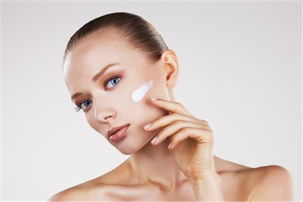 自体脂肪填充和玻尿酸填充哪个效果好,自体脂肪填充面部还是玻尿酸填充好