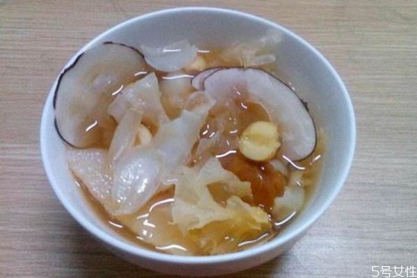 百合和银耳汤怎么做,怎样做银耳百合汤窍门 百合和银耳汤怎么做,怎样做银耳百合汤窍门