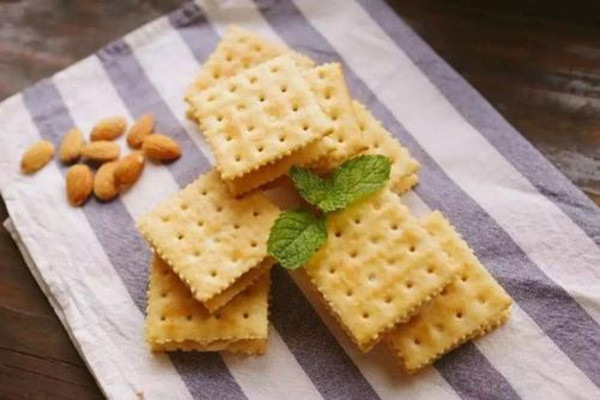 一天吃多少苏打饼干不会胖,吃一包苏打饼干会胖吗