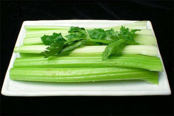 西芹可以降血糖吗?,芹菜降血糖么