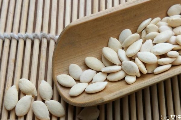 吃冬瓜子对身体有什么好处,冬天吃瓜子有什么好处 吃冬瓜子对身体有什么好处,冬天吃瓜子有什么好处