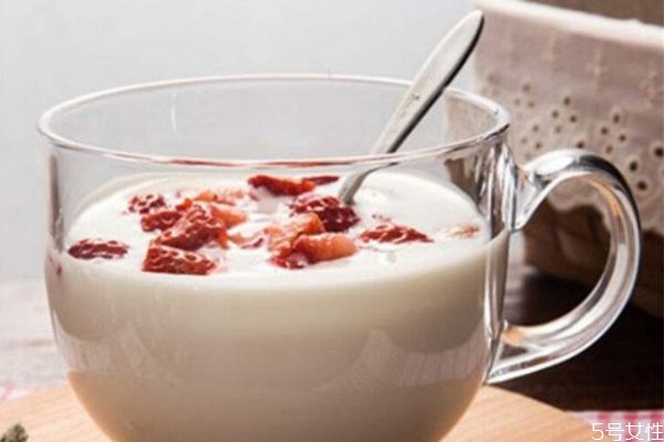 牛奶加苹果的功效作用,苹果加牛奶有什么营养