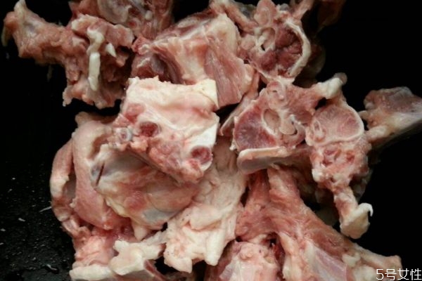 羊蝎子不能跟什么一起吃,蝎子和羊肉能否在一起吃